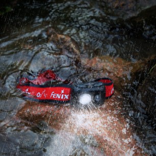 Latarka czołowa Fenix HL16 jasnozielona