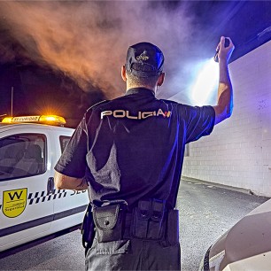 Długopis z latarką Fenix T6 czarny