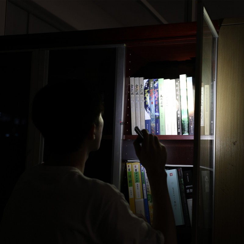 Długopis z latarką Fenix T6 czarny