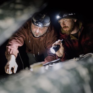 Latarka czołowa Fenix HM55R czarna