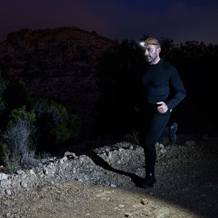 Latarka czołowa Fenix HM60R czarna