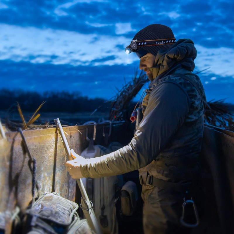 Latarka czołowa Fenix HM60R czarna
