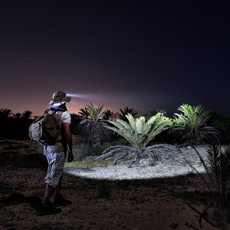 Fenix HM60R - widok z boku z opaską