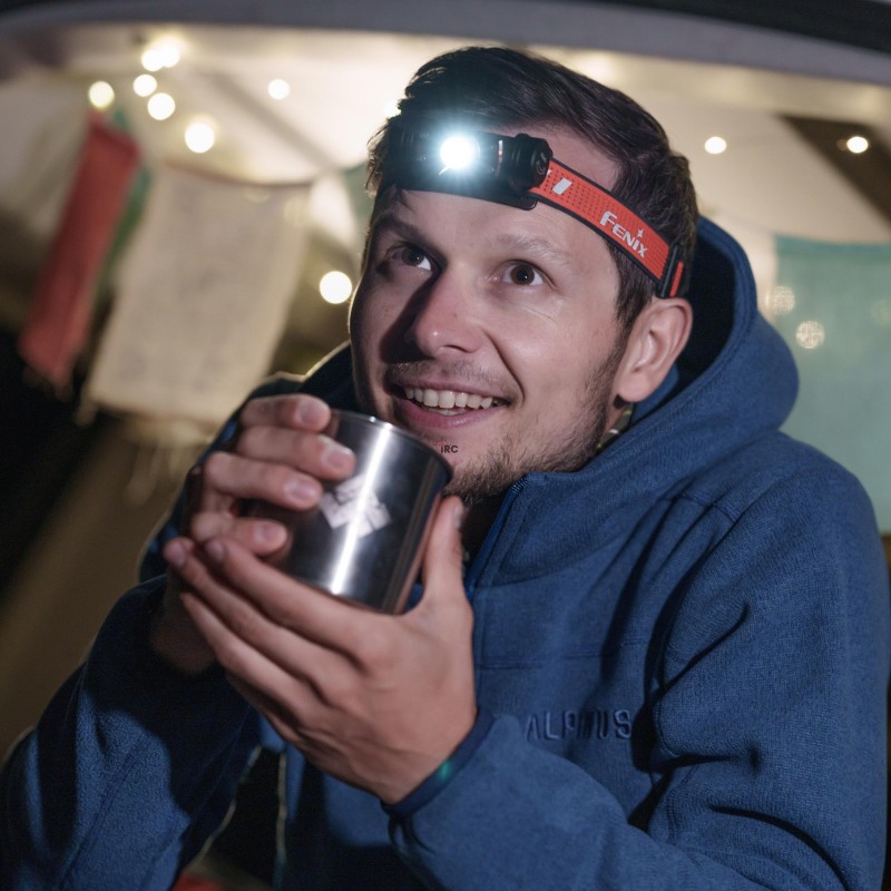 Latarka Fenix HM62-T Magma - zasilanie USB-C i opaska Fit System