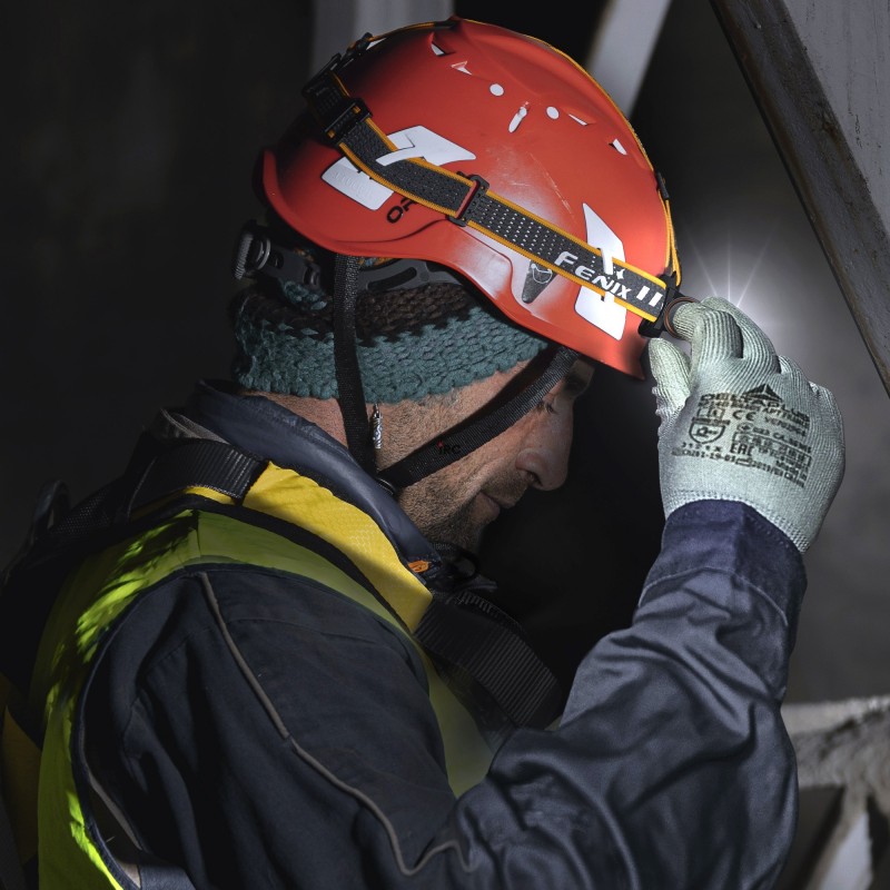 Latarka czołowa Fenix HM71R