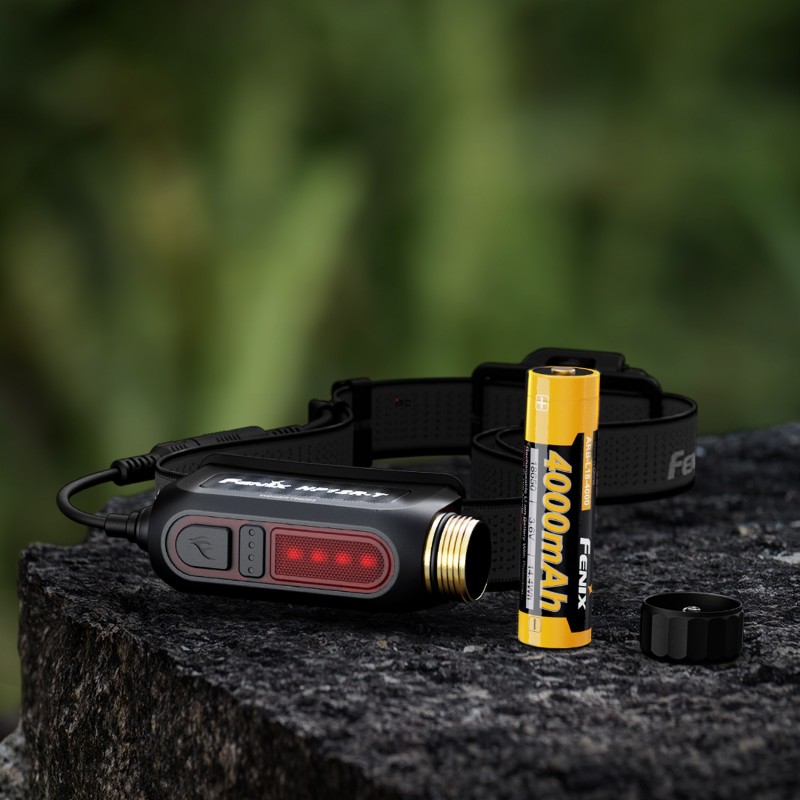 Latarka czołowa Fenix HP12R-T z widocznym paskiem