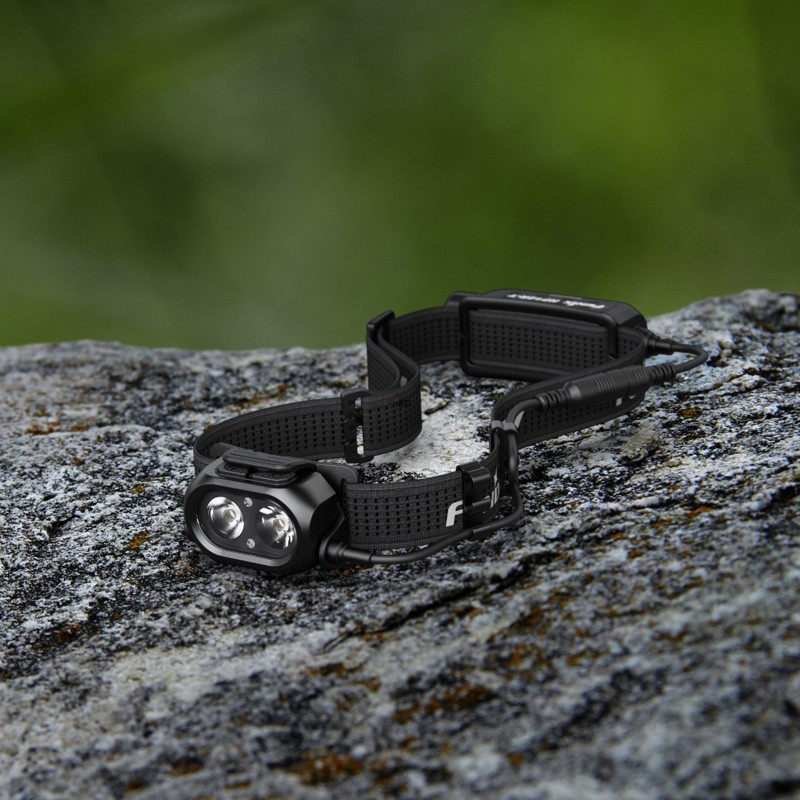 Latarka czołowa Fenix HP12R-T widok z boku