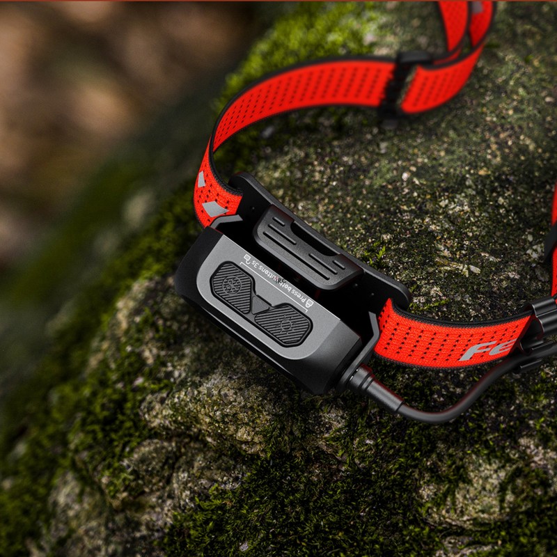 Latarka czołowa Fenix HP12R-T czerwona - wytrzymałość i materiały