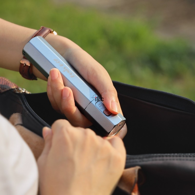 Latarka LED Fenix E-CP niebieska - funkcja powerbanku