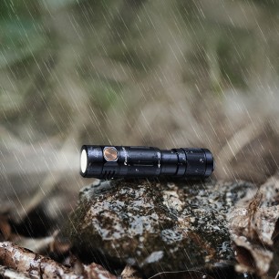 Latarka LED Fenix E05R czarna