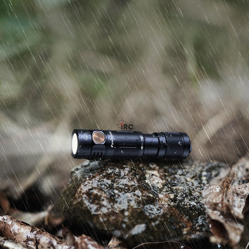 Latarka LED Fenix E05R czarna