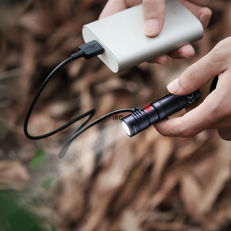 Latarka LED Fenix E05R czarna