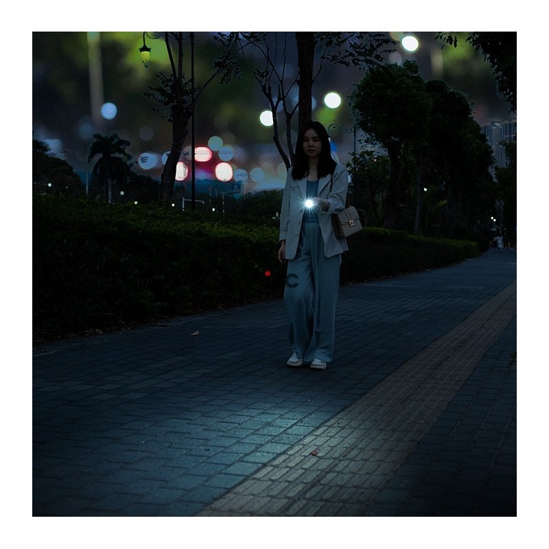 Fenix E05R - 4 tryby świecenia i długi czas pracy