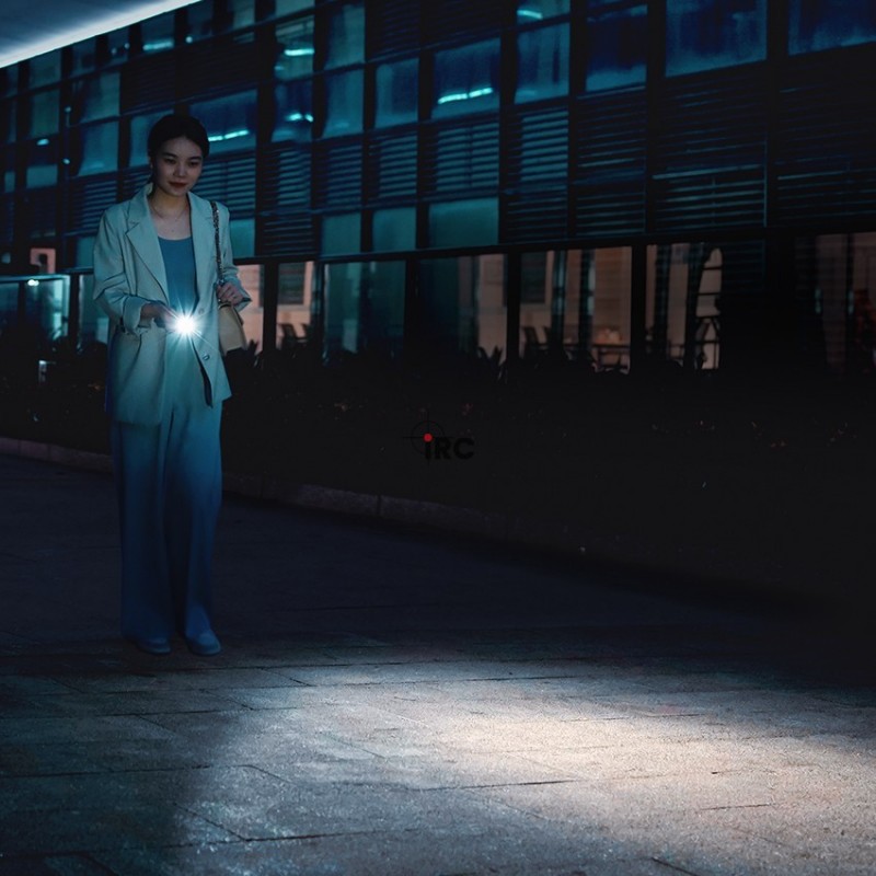 Latarka LED Fenix E05R czarna