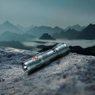 Latarka LED Fenix PD25R edycja limitowana zielona