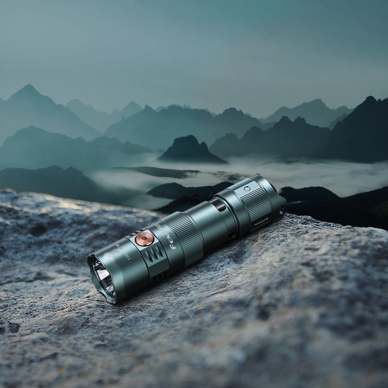 Latarka LED Fenix PD25R Sierra Green - moc i zasięg