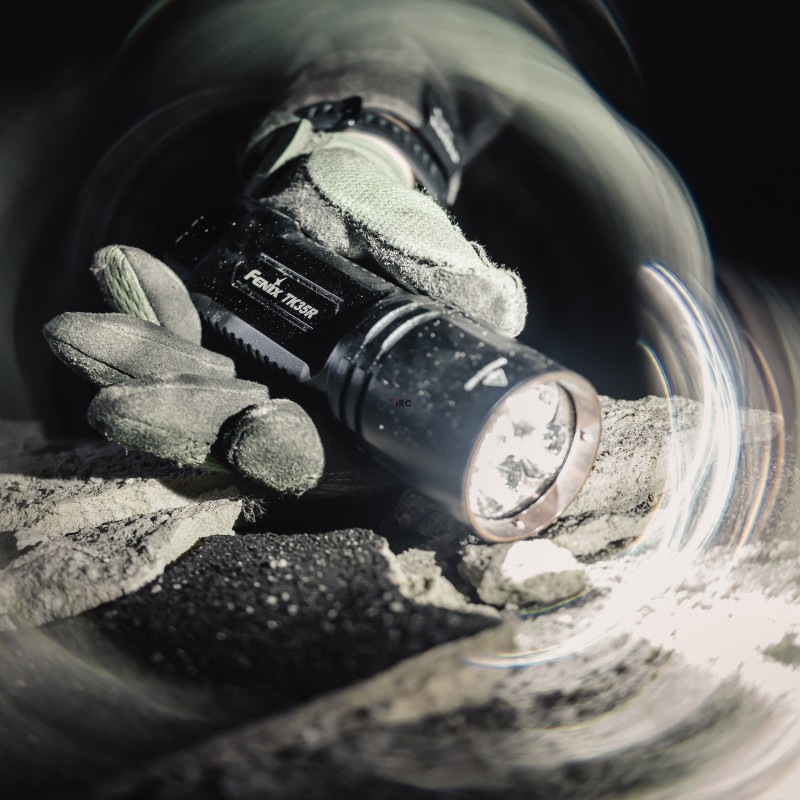 Fenix TK35R - tryby pracy i światło UV