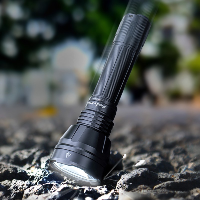 Latarka Fenix HT32 z akcesoriami: akumulator, pokrowiec