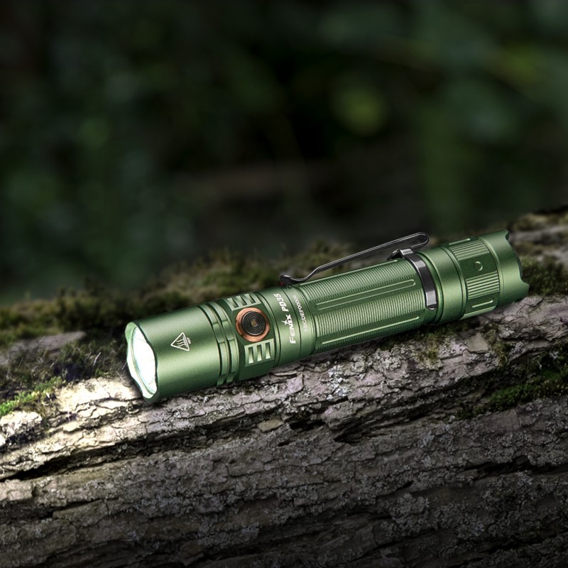 Latarka taktyczna LED Fenix PD35 V3.0 zielona - moc i precyzja