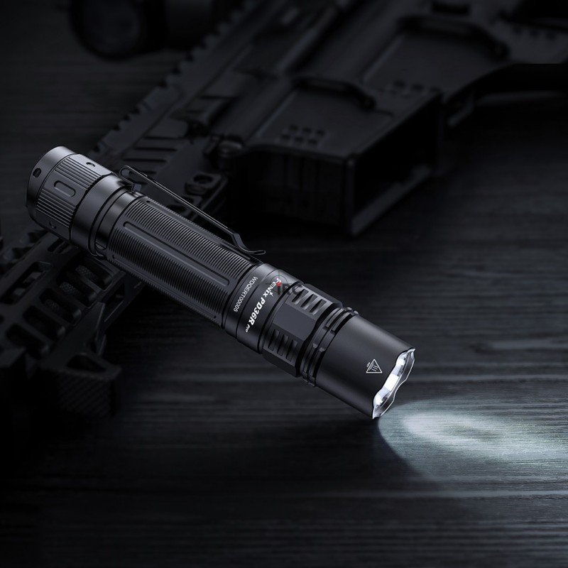 Latarka taktyczna LED Fenix PD36R Pro