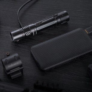 Latarka taktyczna LED Fenix PD36R Pro
