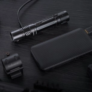 Latarka taktyczna LED Fenix PD36R Pro