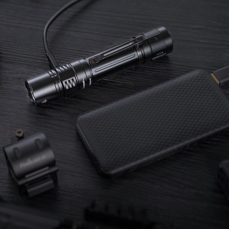 Latarka taktyczna LED Fenix PD36R Pro