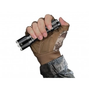 Latarka taktyczna LED Fenix TK16 V2.0 czarna