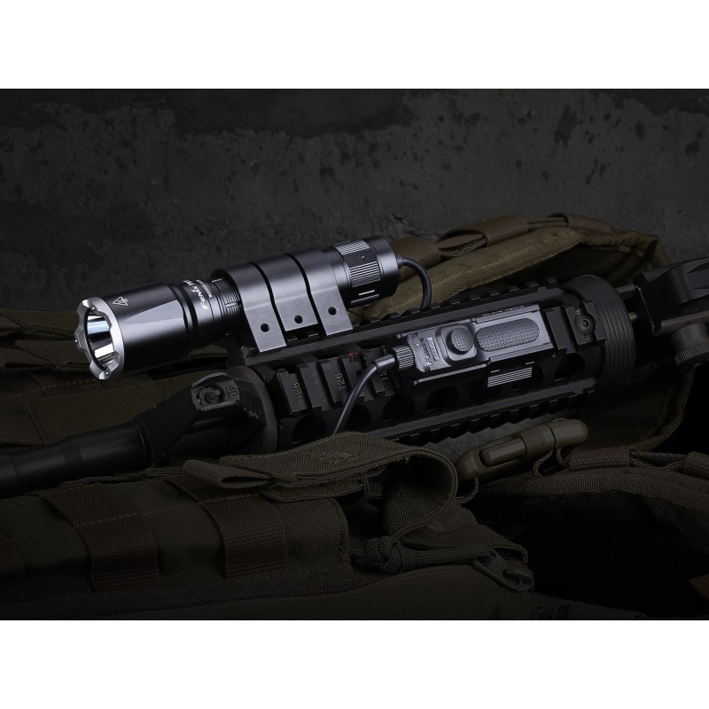 Latarka taktyczna LED Fenix TK16 V2.0 czarna