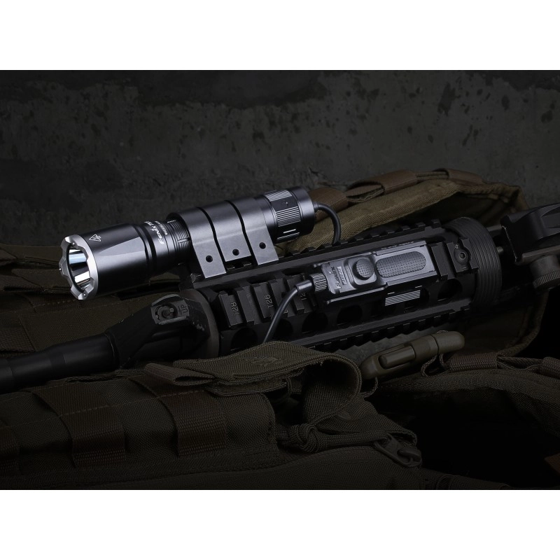 Latarka taktyczna LED Fenix TK16 V2.0 czarna
