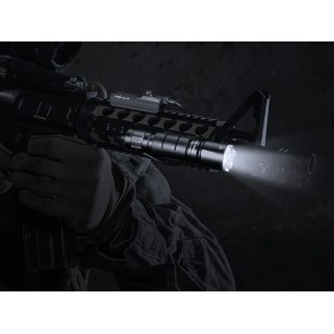 Latarka taktyczna LED Fenix TK16 V2.0 czarna