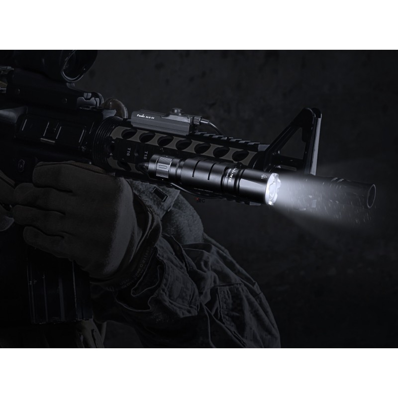 Latarka taktyczna LED Fenix TK16 V2.0 czarna