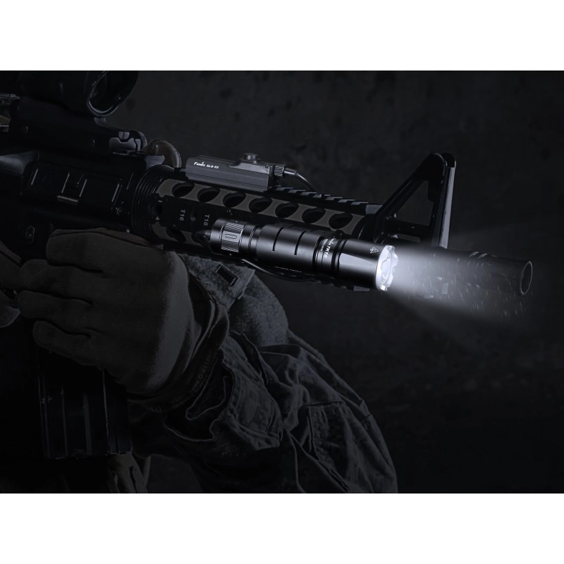 Latarka taktyczna LED Fenix TK16 V2.0 czarna
