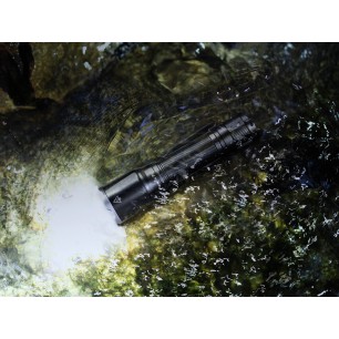 Latarka taktyczna LED Fenix TK16 V2.0 czarna