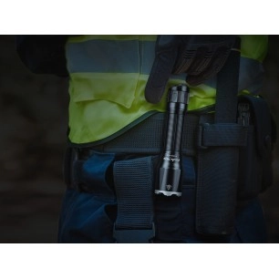 Latarka taktyczna LED Fenix TK16 V2.0 czarna