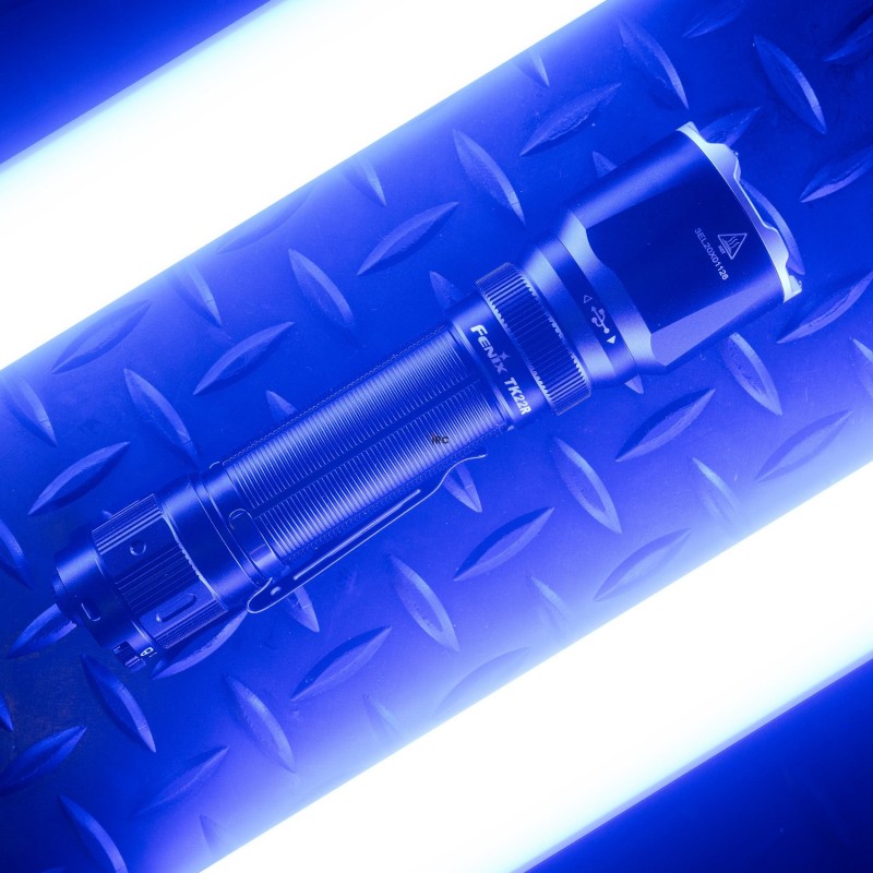 Latarka taktyczna LED Fenix TK22R - moc i zasięg