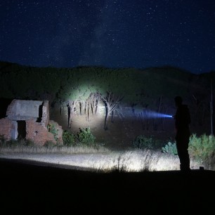 Latarka taktyczna LED TK05R