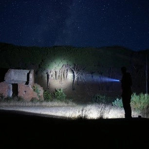 Latarka taktyczna LED TK05R