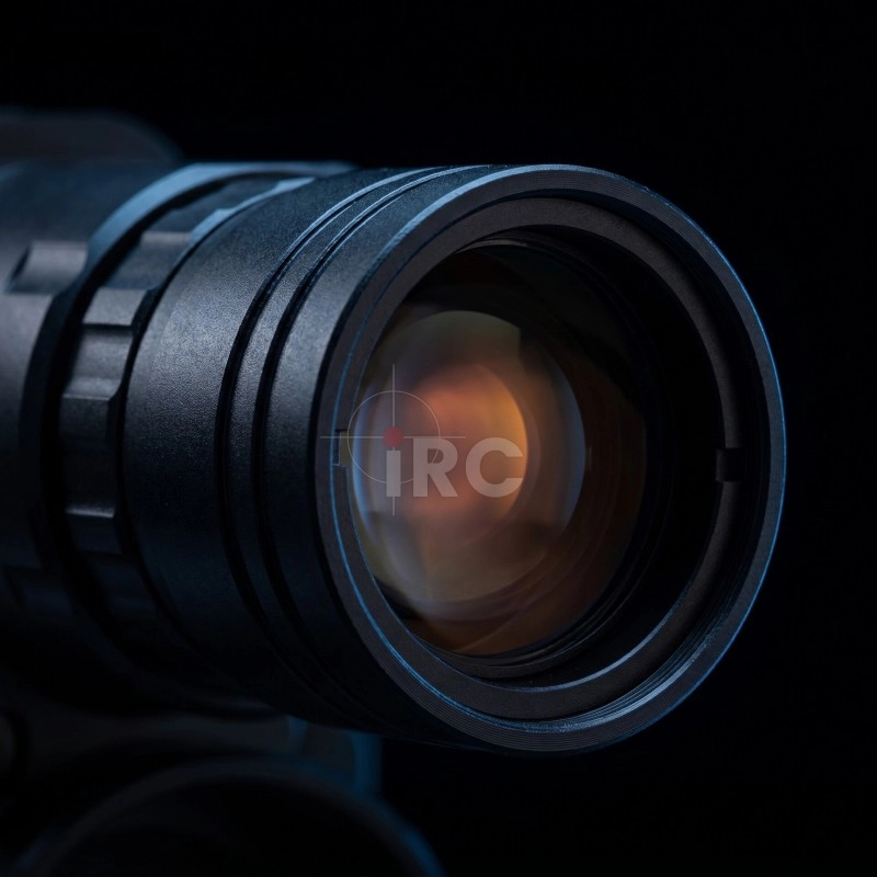 Sensor i obiektyw nasadki noktowizyjnej PARD FD1 — ujęcie macro