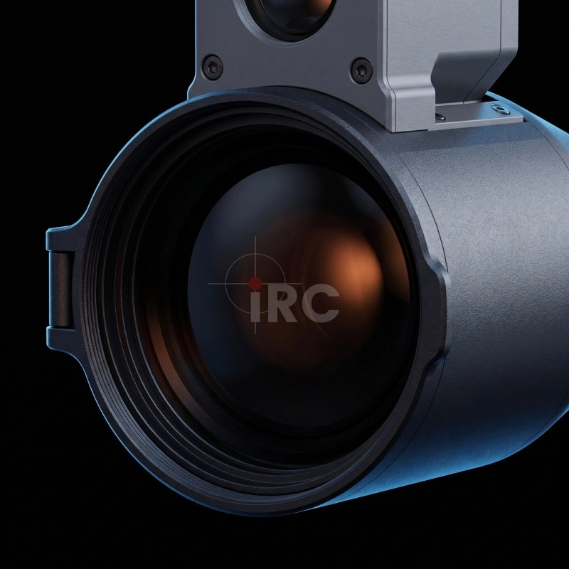 Sensor 4K celownika PARD Night Stalker 4K Pro — zbliżenie obiektywu